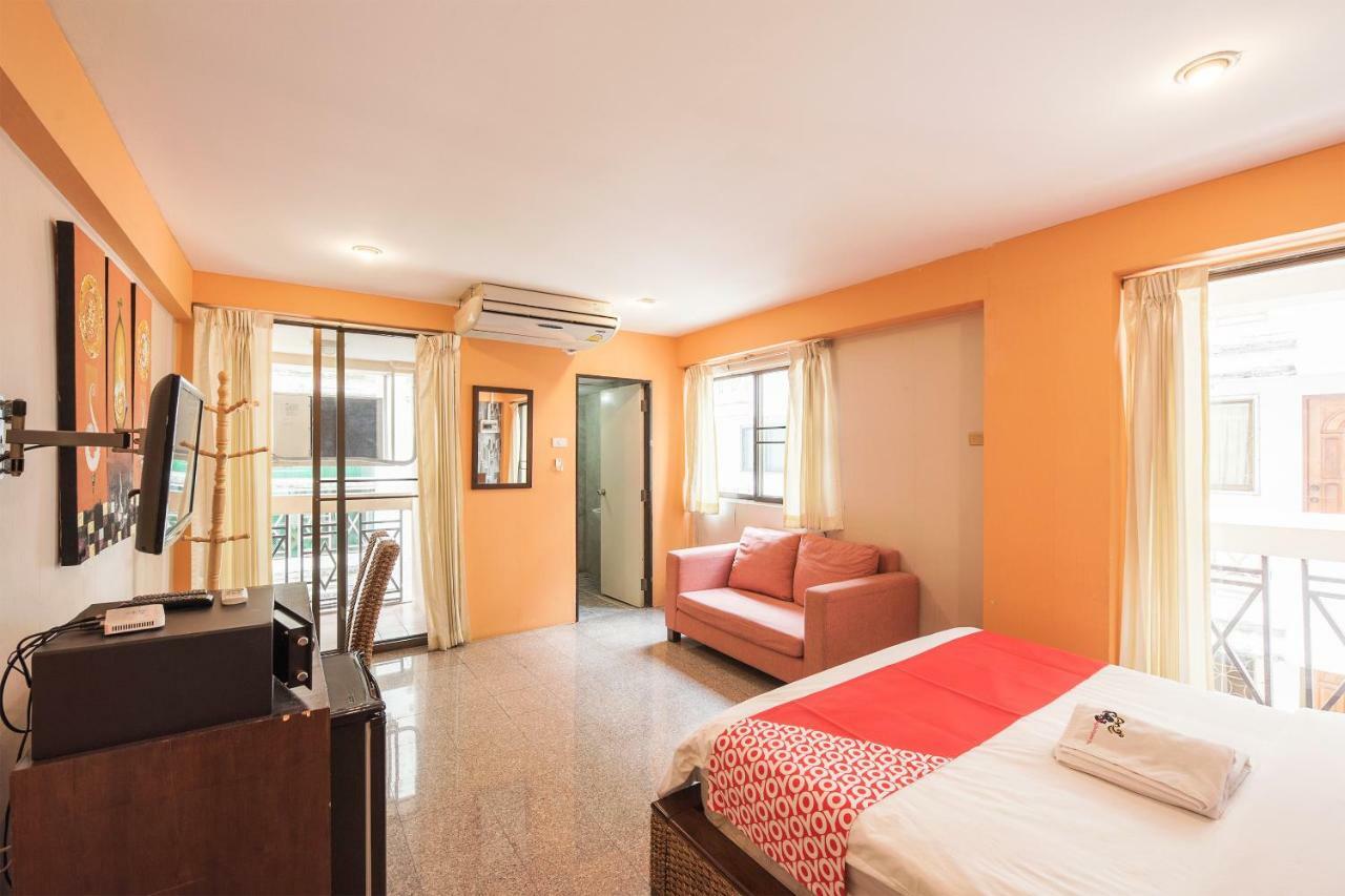 Oyo 110 Old Town Hotel Банкок Екстериор снимка