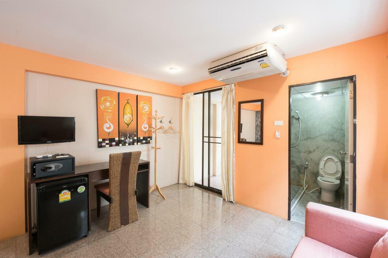 Oyo 110 Old Town Hotel Банкок Екстериор снимка