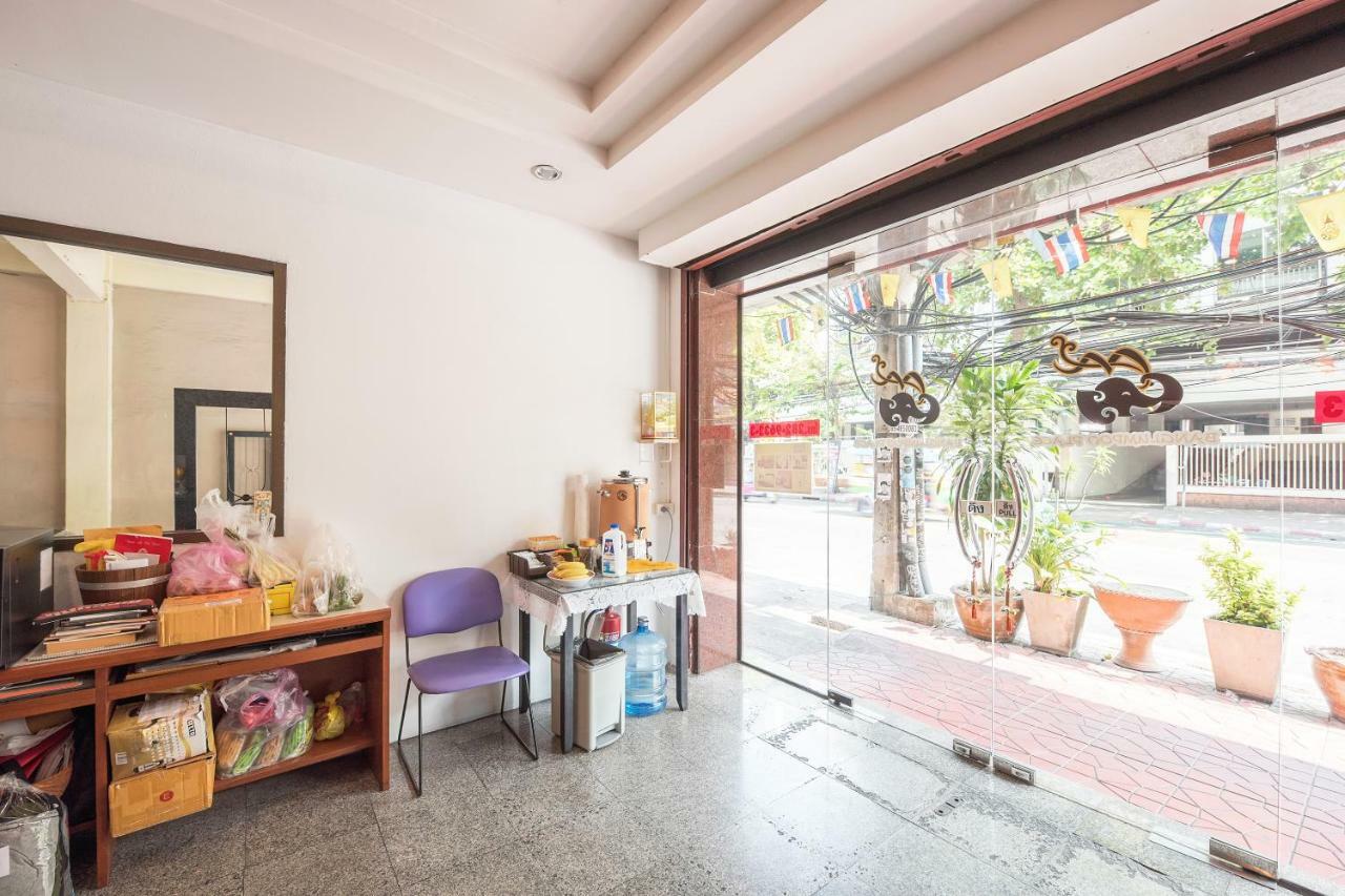 Oyo 110 Old Town Hotel Банкок Екстериор снимка