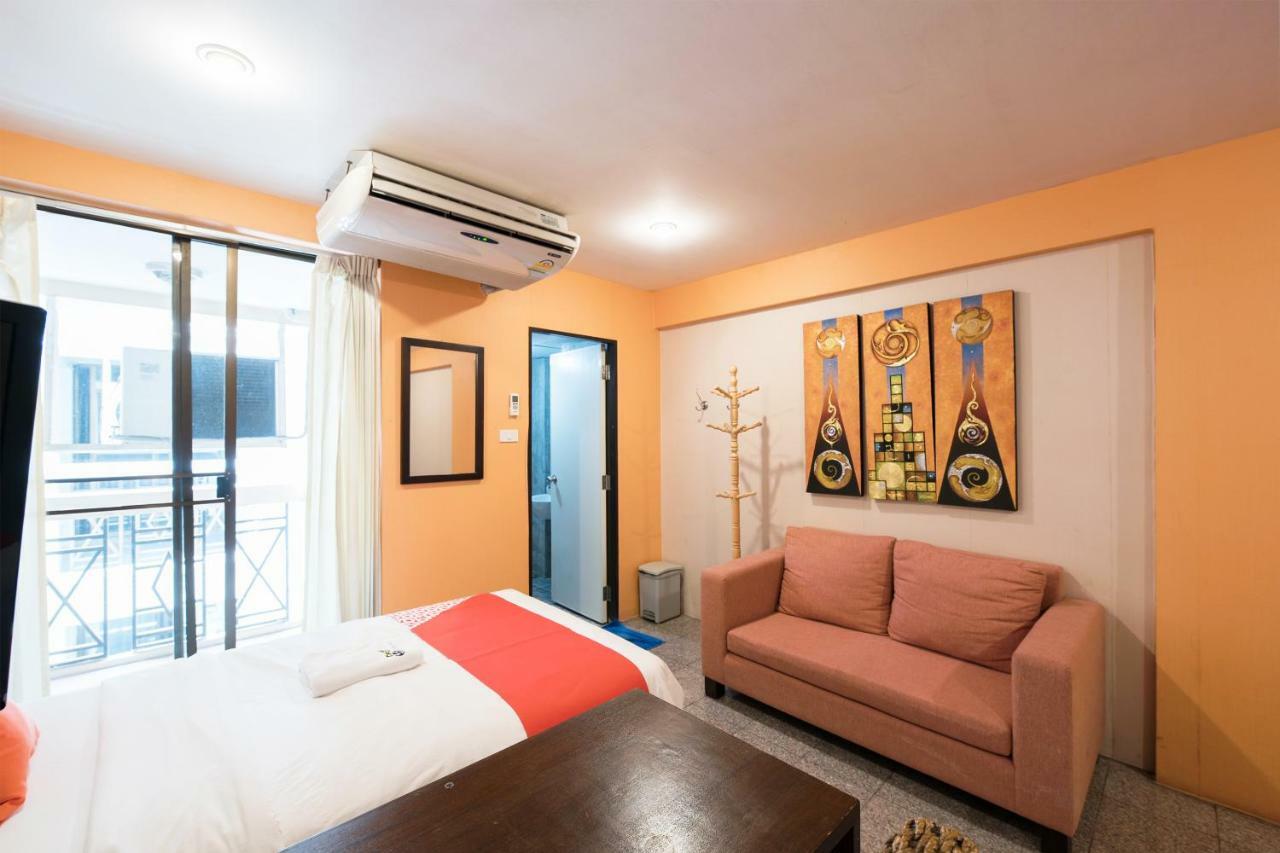 Oyo 110 Old Town Hotel Банкок Екстериор снимка