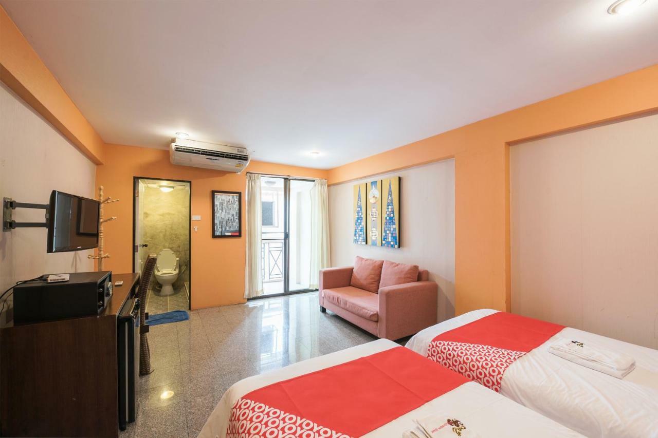 Oyo 110 Old Town Hotel Банкок Екстериор снимка