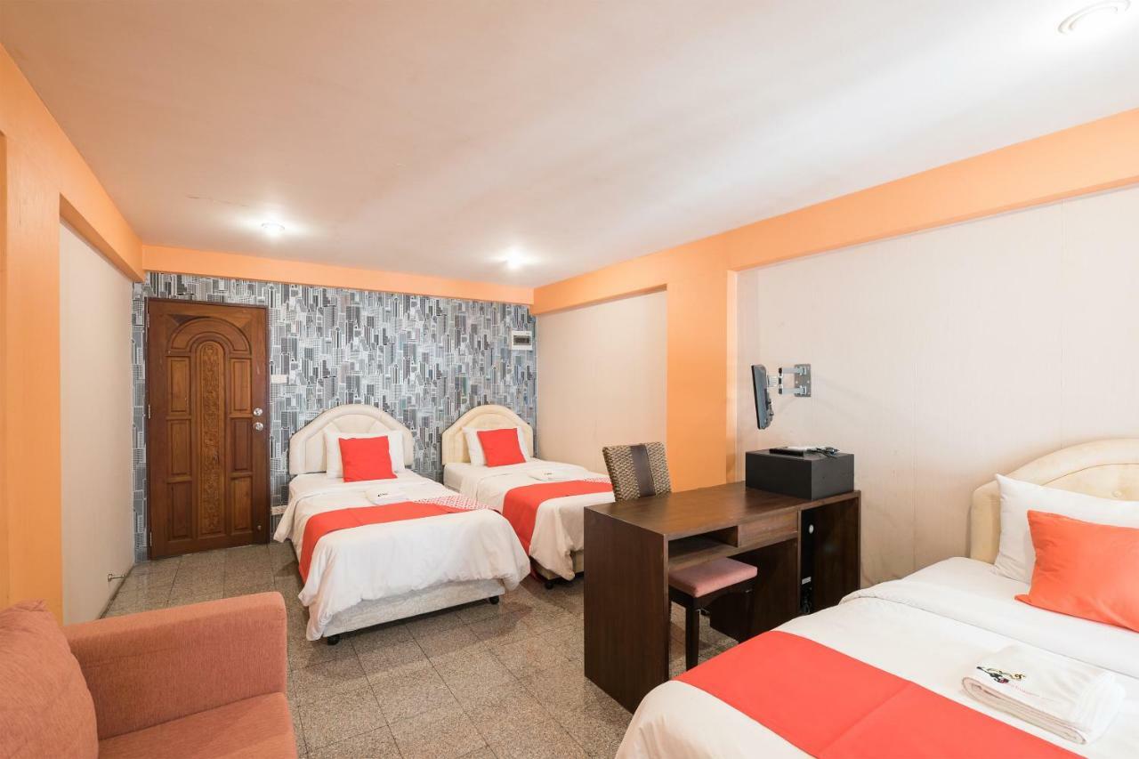 Oyo 110 Old Town Hotel Банкок Екстериор снимка