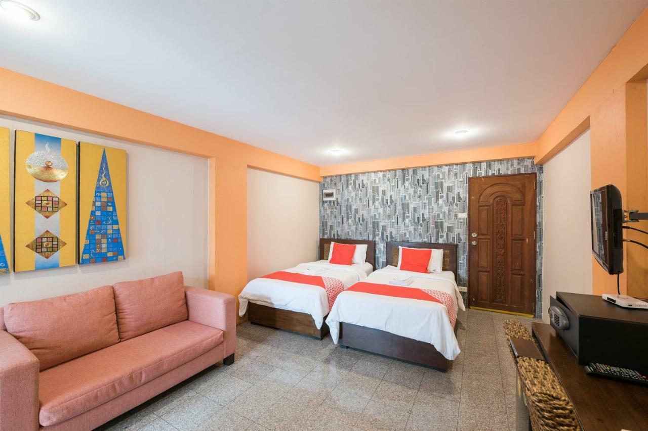 Oyo 110 Old Town Hotel Банкок Екстериор снимка