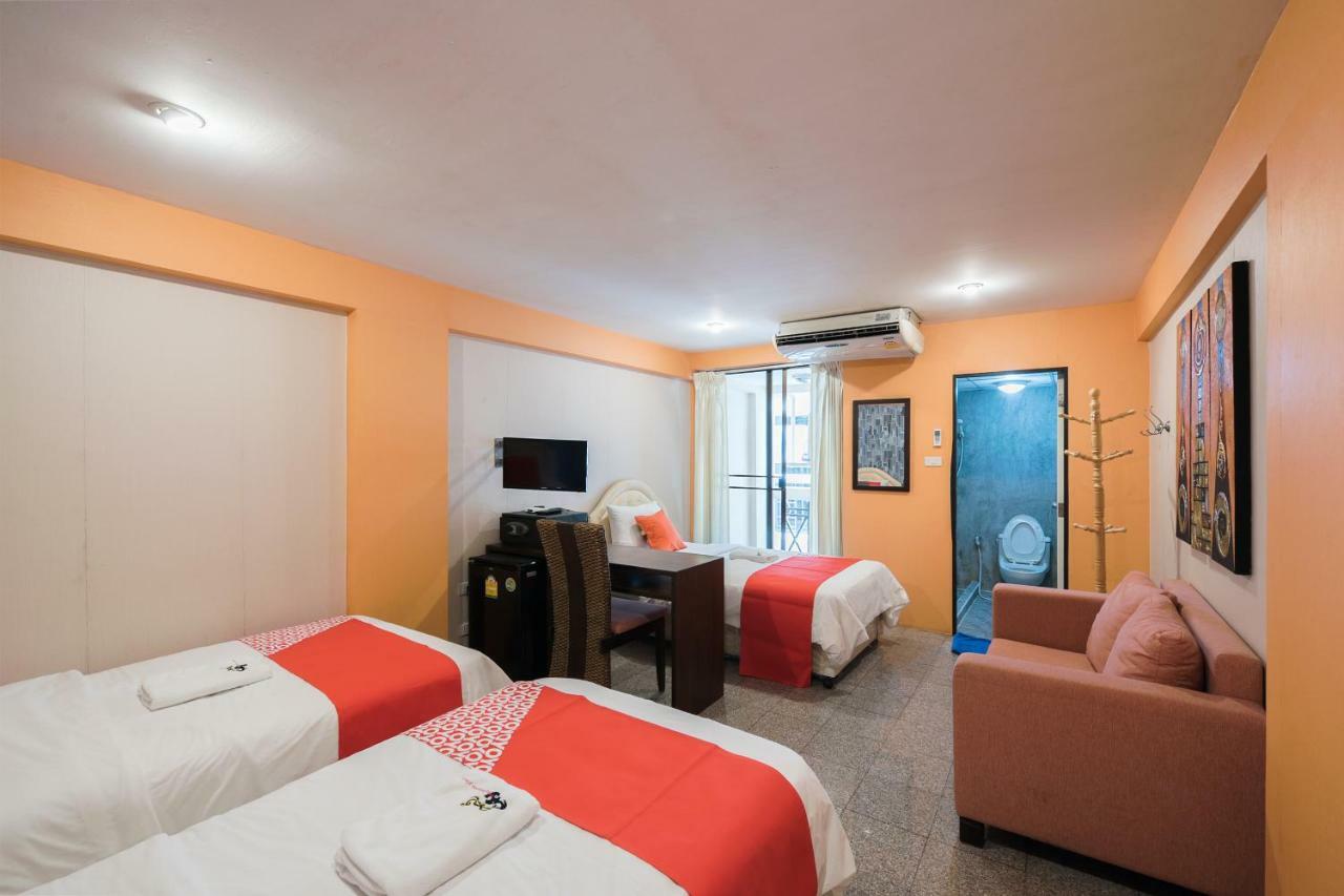 Oyo 110 Old Town Hotel Банкок Екстериор снимка