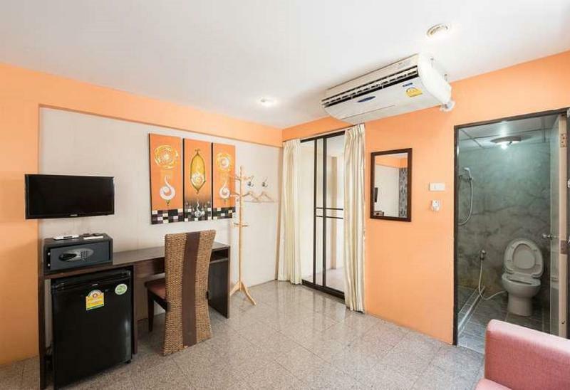 Oyo 110 Old Town Hotel Банкок Екстериор снимка