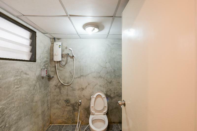 Oyo 110 Old Town Hotel Банкок Екстериор снимка